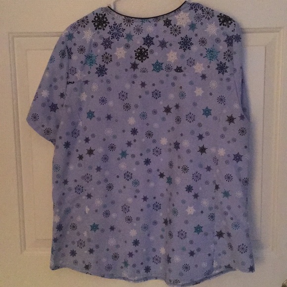 Snowflake Scrub Top Sz L - Picture 2 of 3